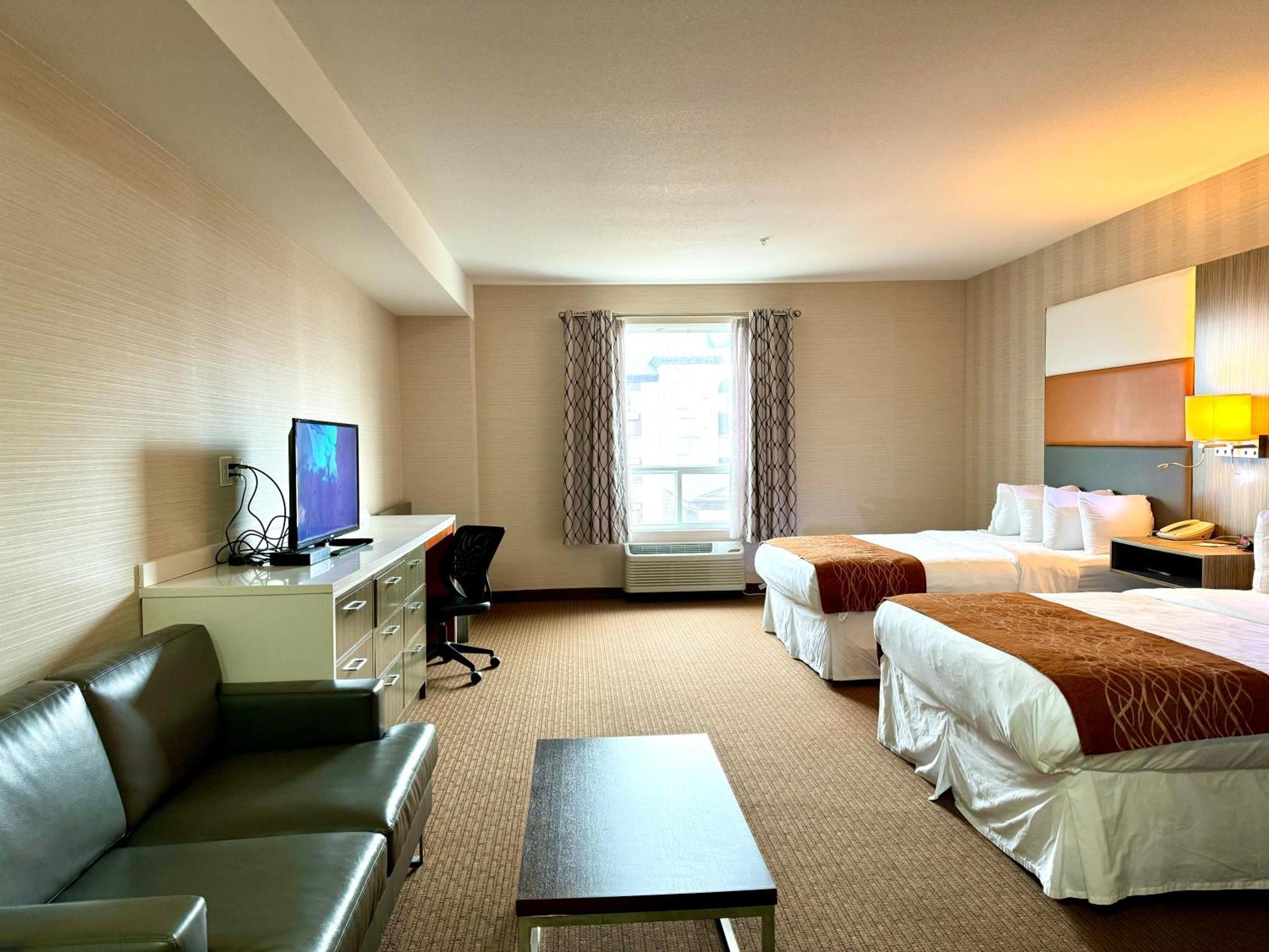 Southfort Inn フォート・サスカチワン エクステリア 写真