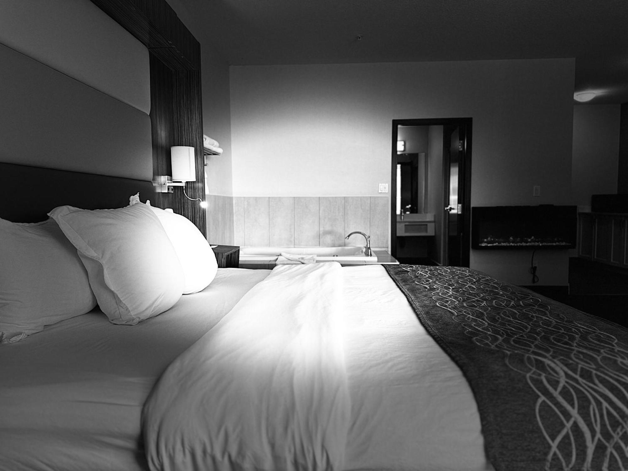 Southfort Inn フォート・サスカチワン エクステリア 写真