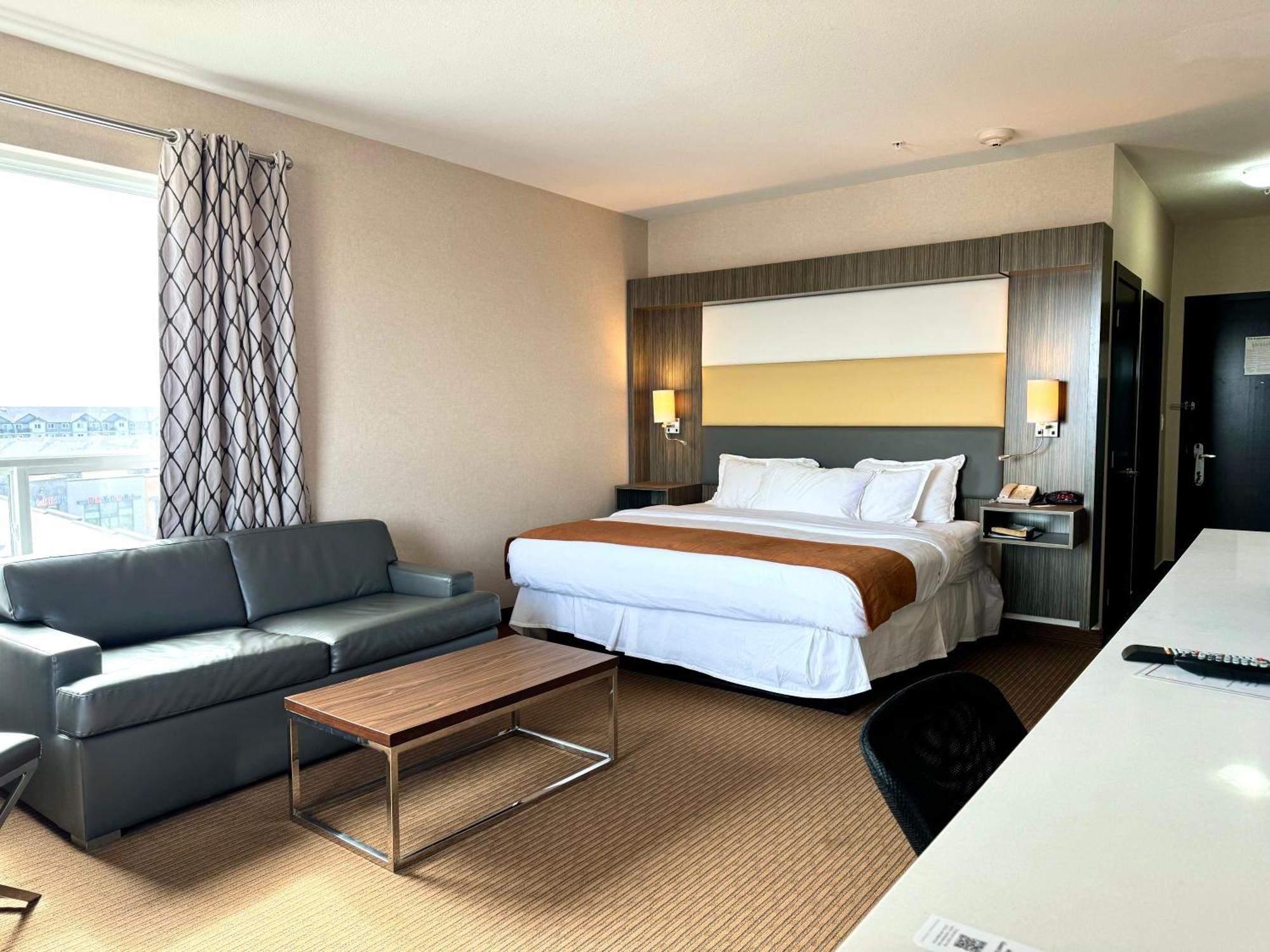 Southfort Inn フォート・サスカチワン エクステリア 写真