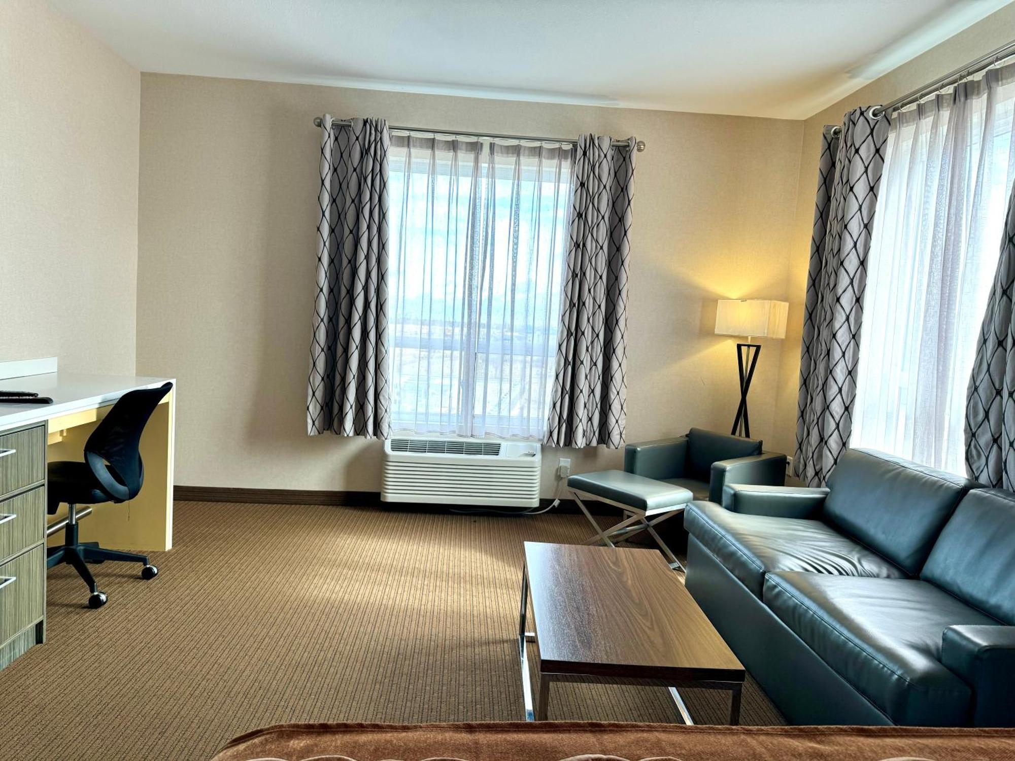 Southfort Inn フォート・サスカチワン エクステリア 写真