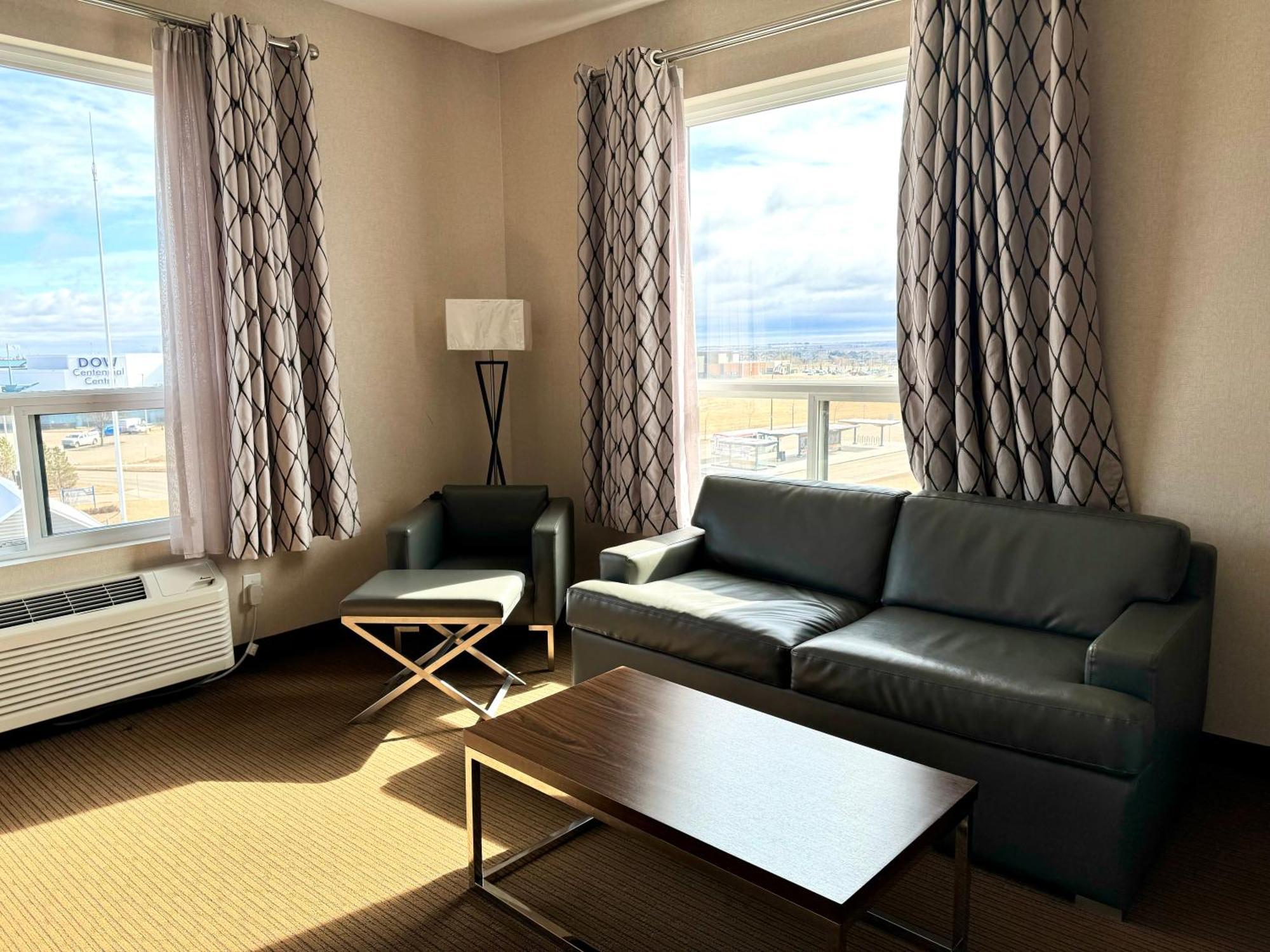 Southfort Inn フォート・サスカチワン エクステリア 写真