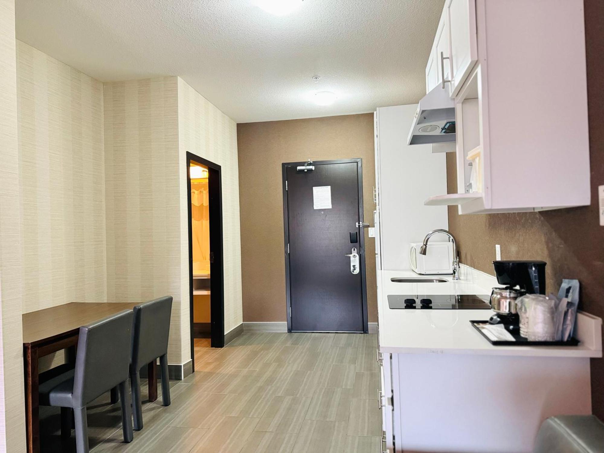 Southfort Inn フォート・サスカチワン 部屋 写真