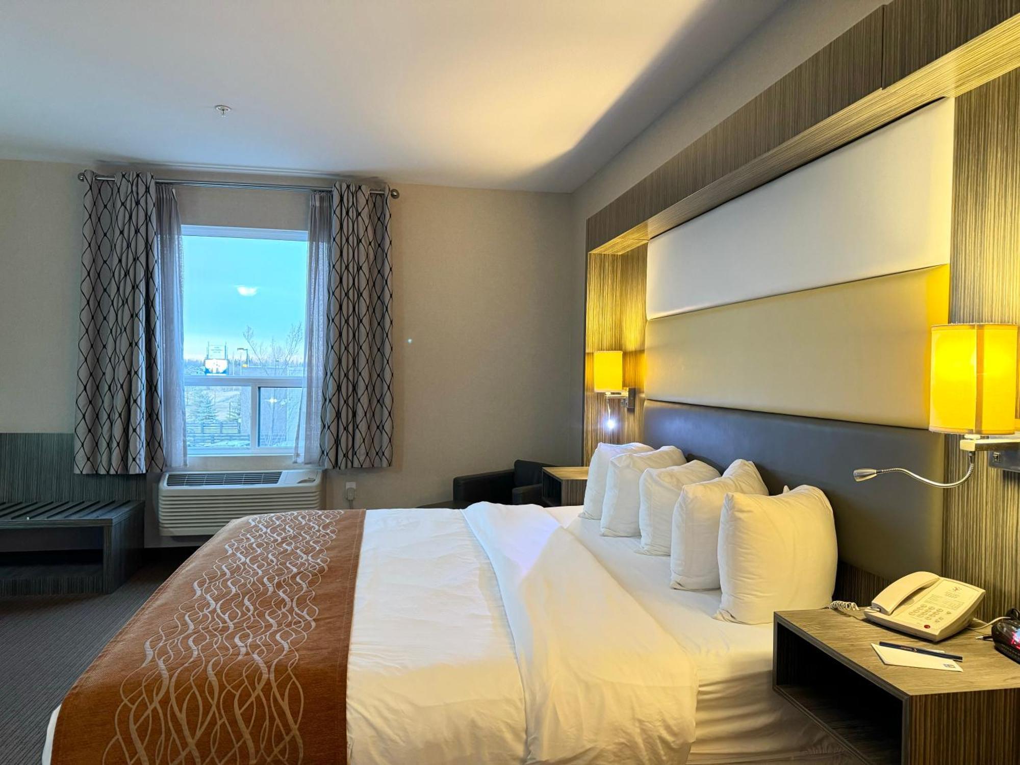 Southfort Inn フォート・サスカチワン エクステリア 写真