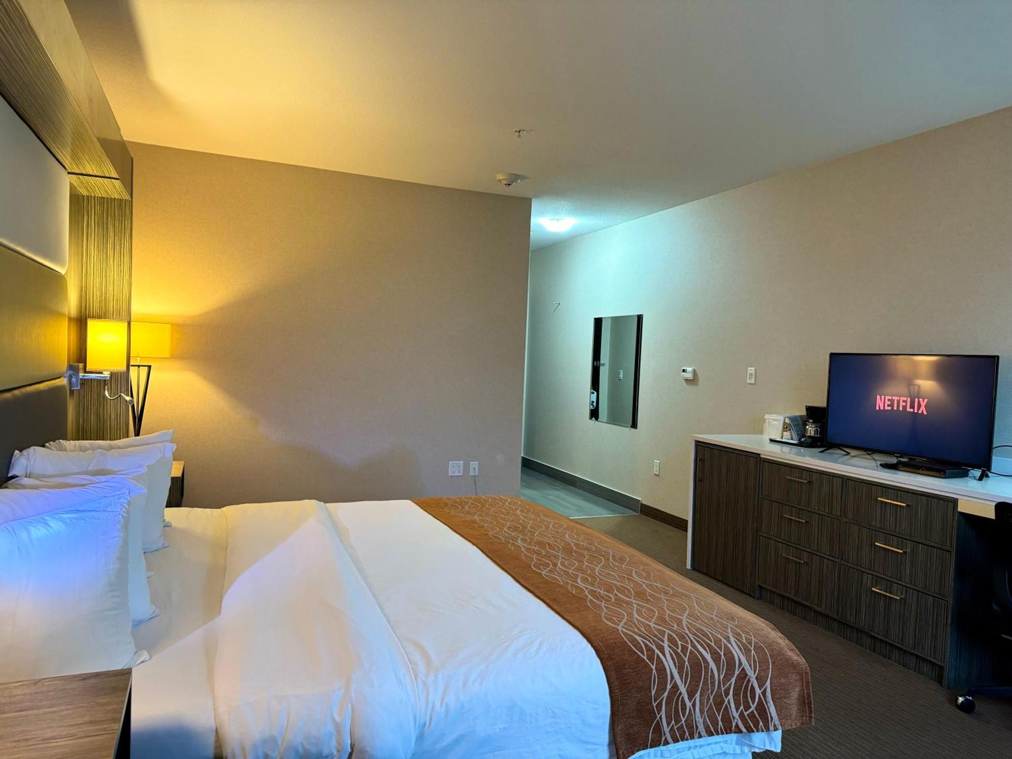 Southfort Inn フォート・サスカチワン エクステリア 写真