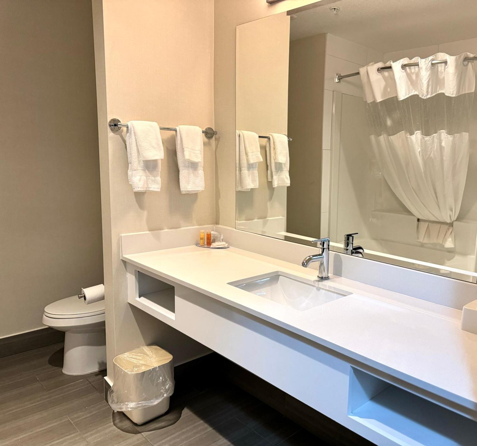 Southfort Inn フォート・サスカチワン エクステリア 写真