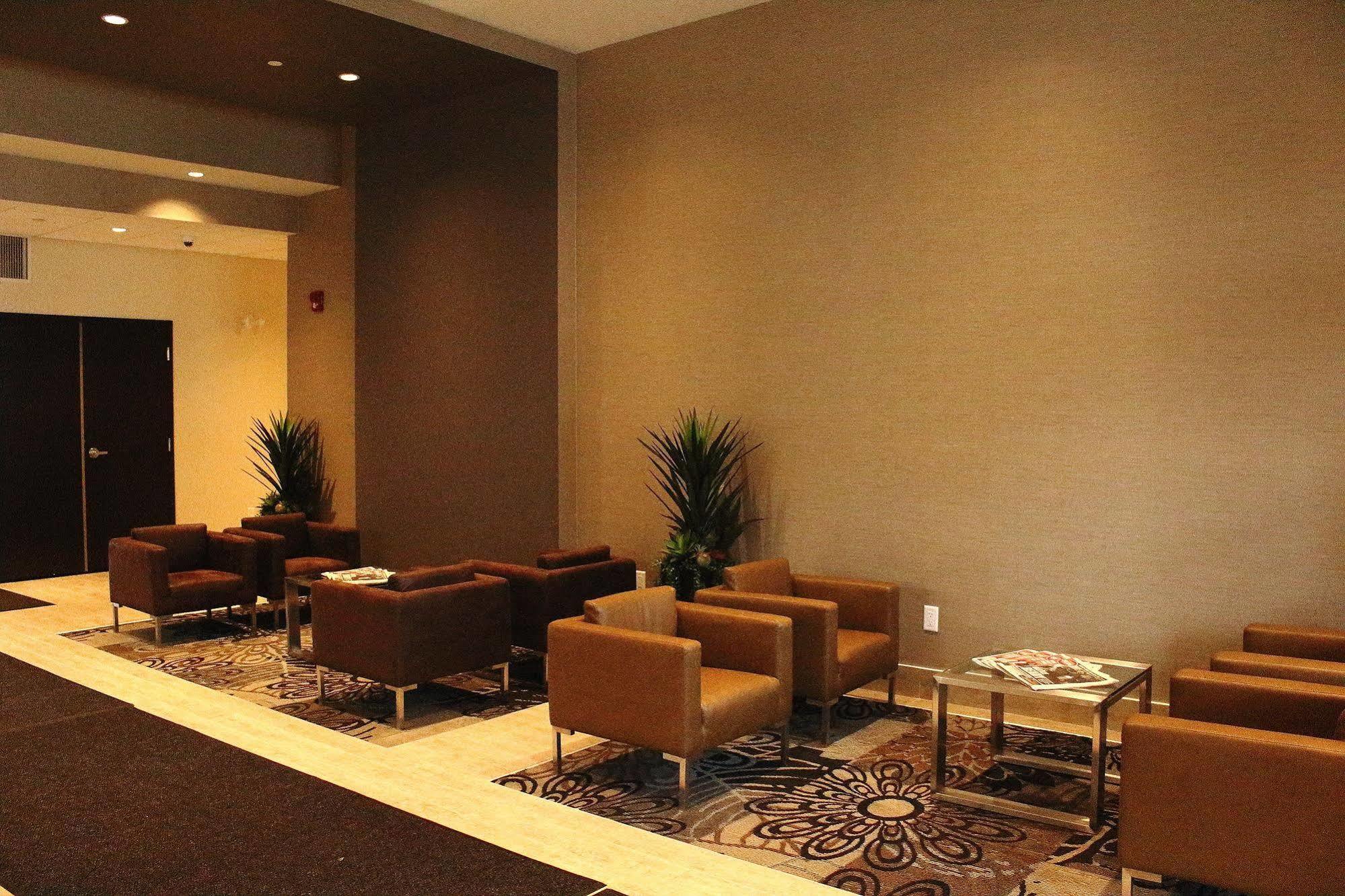 Southfort Inn フォート・サスカチワン エクステリア 写真